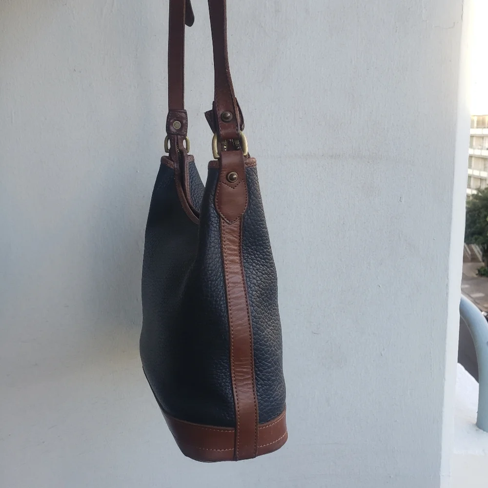 Vtg Dooney & Bourke All Weather Pebble Leather Black Small Hobo Shoulder bag